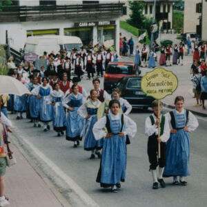 2001 luglio 3° festival folklore gruppo folk Marmoléda di rocca pietore